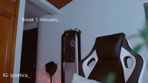 Snapshot of poeeticaa_ chatting on January 18, 2025, 3:27 pm IG ipoetica online show from January 18, 2025, 3:27 pm