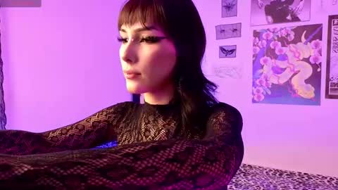 Snapshot of poison_dafne chatting on November 4, 2025, 11:26 pm Dafne online show from November 4, 2025, 11:26 pm