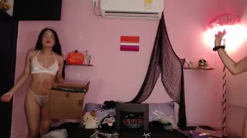 Snapshot of poison_pink chatting on October 6, 2025, 1:30 pm poison_pink online show from October 6, 2025, 1:30 pm