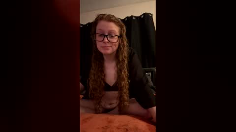 Snapshot of poisonivyy95 chatting on March 2, 2026, 2:58 am poisonivyy95 online show from March 2, 2026, 2:58 am