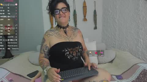 Snapshot of poisson_ivy_ chatting on January 23, 2025, 7:32 am poisson_ivy_ online show from January 23, 2025, 7:32 am