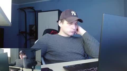 Snapshot of poliglotjoe2 chatting on February 4, 2026, 11:27 am Poliglotjoe2 online show from February 4, 2026, 11:27 am