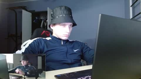 Snapshot of poliglotjoe2 chatting on February 5, 2026, 7:40 pm Poliglotjoe2 online show from February 5, 2026, 7:40 pm