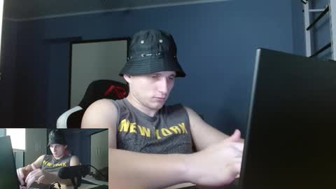 Snapshot of poliglotjoe2 chatting on February 16, 2026, 9:33 pm Poliglotjoe2 online show from February 16, 2026, 9:33 pm