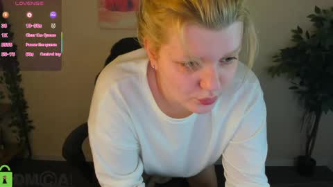 Snapshot of polly__mayer chatting on June 6, 2026, 1:11 am Polly online show from June 6, 2026, 1:11 am