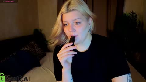 Snapshot of polly__mayer chatting on July 5, 2026, 12:50 am Polly online show from July 5, 2026, 12:50 am
