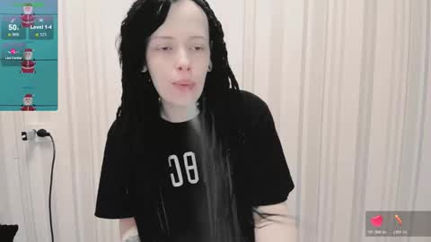 Snapshot of polly_wow chatting on October 24, 2025, 10:44 am Polly online show from October 24, 2025, 10:44 am