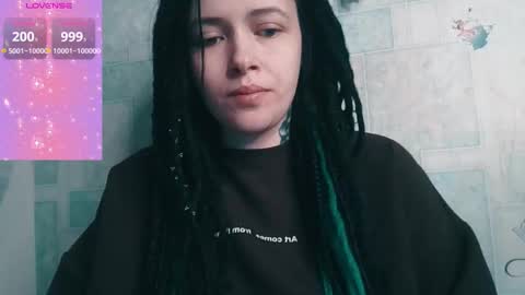 Snapshot of polly_wow chatting on December 17, 2025, 9:21 pm Polly online show from December 17, 2025, 9:21 pm