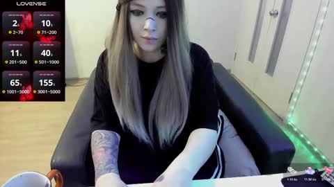 Snapshot of polly_wow chatting on March 12, 2026, 11:05 am Polly online show from March 12, 2026, 11:05 am