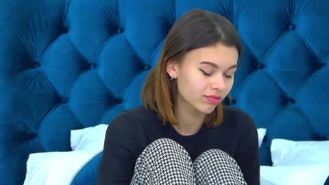 Snapshot of pollylanders chatting on December 5, 2024, 11:07 pm Polly online show from December 5, 2024, 11:07 pm