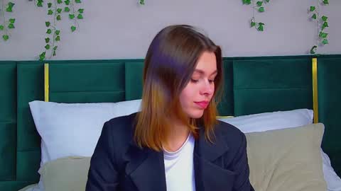 Snapshot of pollylanders chatting on March 10, 2025, 12:18 am Polly online show from March 10, 2025, 12:18 am