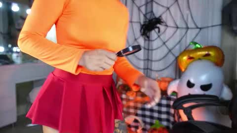  - Help me Reach 100 thumbs up  online show from October 31, 2025, 11:28 pm