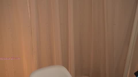 Snapshot of poni_dii chatting on February 2, 2026, 9:41 am online show from February 2, 2026, 9:41 am