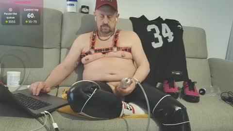 Snapshot of poppersbator73 chatting on April 3, 2026, 12:25 pm poppersbator73 online show from April 3, 2026, 12:25 pm