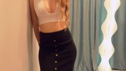 Snapshot of poppybloopy chatting on November 28, 2025, 6:32 pm April online show from November 28, 2025, 6:32 pm