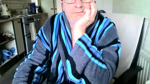 Snapshot of poshman65 chatting on December 15, 2024, 12:17 pm poshman65 online show from December 15, 2024, 12:17 pm