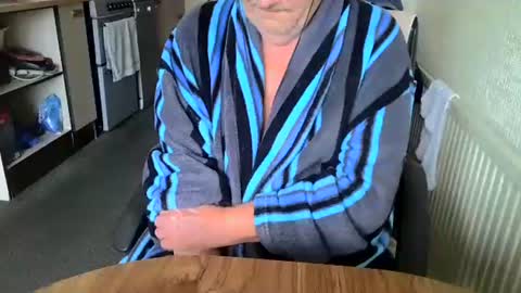 Snapshot of poshman65 chatting on October 31, 2025, 9:32 am poshman65 online show from October 31, 2025, 9:32 am