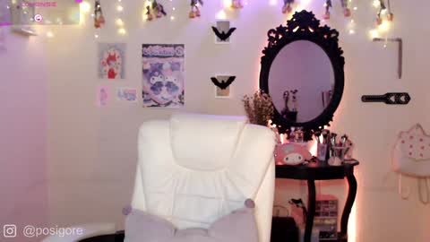 Snapshot of posigore chatting on December 23, 2024, 6:48 pm Anna Goth independient model online show from December 23, 2024, 6:48 pm