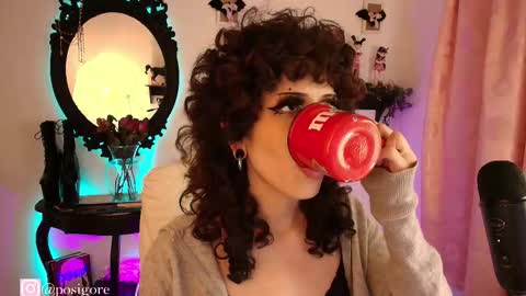 Snapshot of posigore chatting on November 6, 2025, 10:54 pm Anna Goth independient model online show from November 6, 2025, 10:54 pm