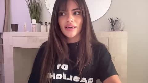 Snapshot of poutyselena chatting on October 22, 2025, 11:37 pm Selena online show from October 22, 2025, 11:37 pm