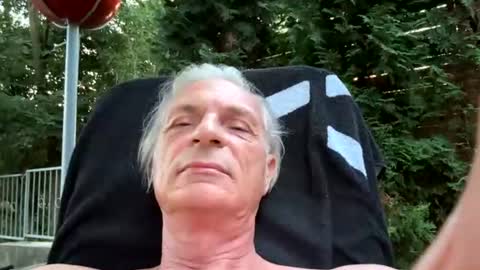 Snapshot of povaridad chatting on July 31, 2026, 6:18 pm Smooth Daddy online show from July 31, 2026, 6:18 pm