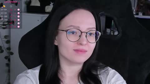 Robyn online show from November 20, 2025, 5:12 pm