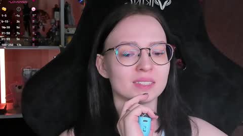 Robyn online show from April 7, 2026, 4:40 pm