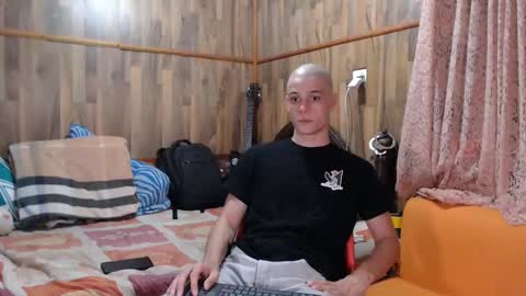 Snapshot of powertwinky chatting on February 18, 2025, 4:04 am chris independent online show from February 18, 2025, 4:04 am