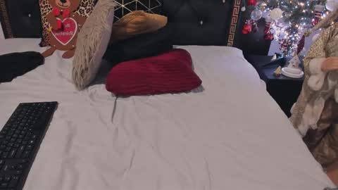 Ailyn online show from December 20, 2025, 5:58 am