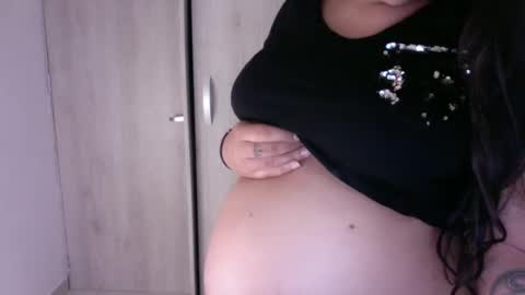 Snapshot of preggo_fantasy chatting on November 11, 2025, 3:50 am preggo_fantasy online show from November 11, 2025, 3:50 am
