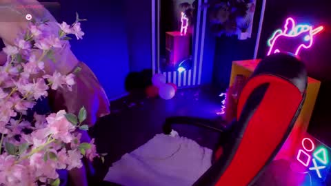 Lady vikki  online show from April 24, 2026, 7:11 am