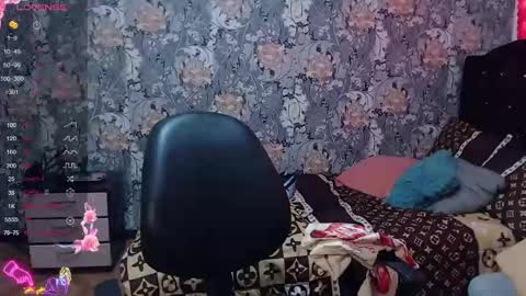 pretty_cristal22 online show from April 17, 2026, 10:35 pm