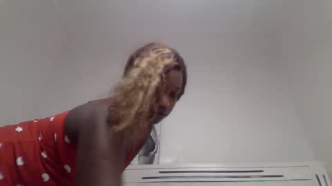 pretty_curvy99 online show from April 12, 2026, 10:53 am