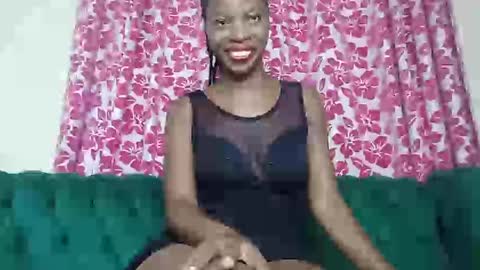Snapshot of pretty_freaky chatting on December 21, 2024, 6:19 am Maya online show from December 21, 2024, 6:19 am