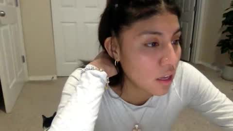 pretty_girl828687 online show from December 14, 2025, 12:16 am