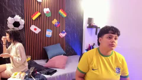 Snapshot of pretty_honey22 chatting on June 16, 2026, 1:30 am pretty_honey22 online show from June 16, 2026, 1:30 am