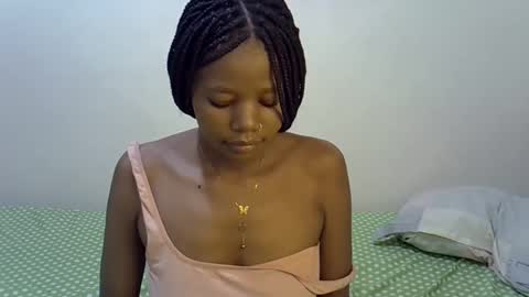 Snapshot of pretty_kelen chatting on December 18, 2024, 8:36 pm Kelen online show from December 18, 2024, 8:36 pm