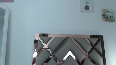 Snapshot of pretty_latina2 chatting on December 18, 2024, 9:47 am pretty_latina2 online show from December 18, 2024, 9:47 am