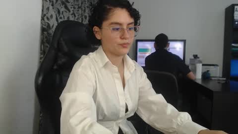 Snapshot of pretty_latina2 chatting on February 19, 2025, 5:05 am pretty_latina2 online show from February 19, 2025, 5:05 am