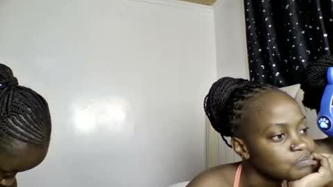 pretty luv1 online show from February 12, 2026, 9:43 pm