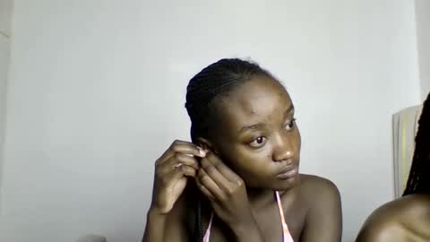 pretty luv1 online show from February 26, 2026, 9:19 am