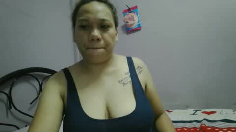 pretty_lyn08 online show from April 13, 2026, 3:39 pm