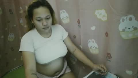 pretty_lyn08 online show from April 24, 2026, 11:07 pm
