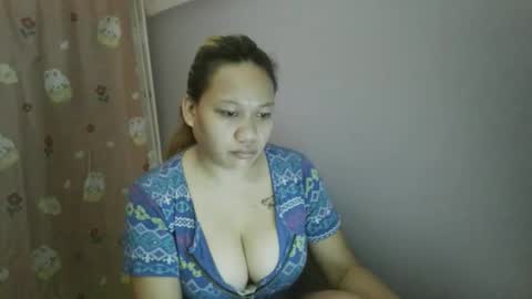 pretty_lyn08 online show from May 4, 2026, 11:34 pm