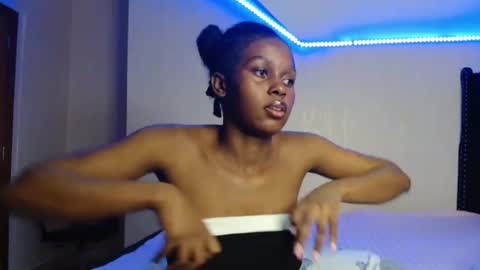 Snapshot of pretty_nyra chatting on May 8, 2026, 3:39 pm Nyra online show from May 8, 2026, 3:39 pm