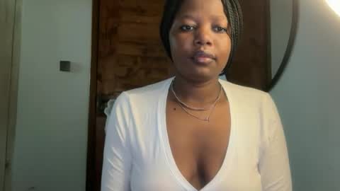 Snapshot of pretty_peaches chatting on June 17, 2026, 1:45 pm Pretty peaches online show from June 17, 2026, 1:45 pm