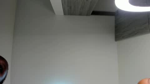 Snapshot of pretty_peshy chatting on April 19, 2026, 7:05 pm pretty_peshy online show from April 19, 2026, 7:05 pm