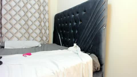 Snapshot of pretty_peshy chatting on May 2, 2026, 3:11 am pretty_peshy online show from May 2, 2026, 3:11 am