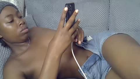 Snapshot of pretty_petite24 chatting on May 22, 2026, 12:55 pm pretty_petite24 online show from May 22, 2026, 12:55 pm