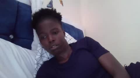 Snapshot of pretty_petite_ebony chatting on October 18, 2025, 7:31 am pretty_petite_ebony online show from October 18, 2025, 7:31 am